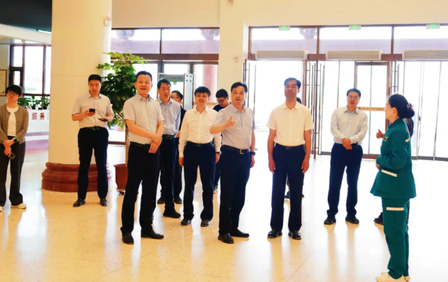 开封市委常委、组织部部长杨克俊莅临开封市中医院自贸院区调研指导工作